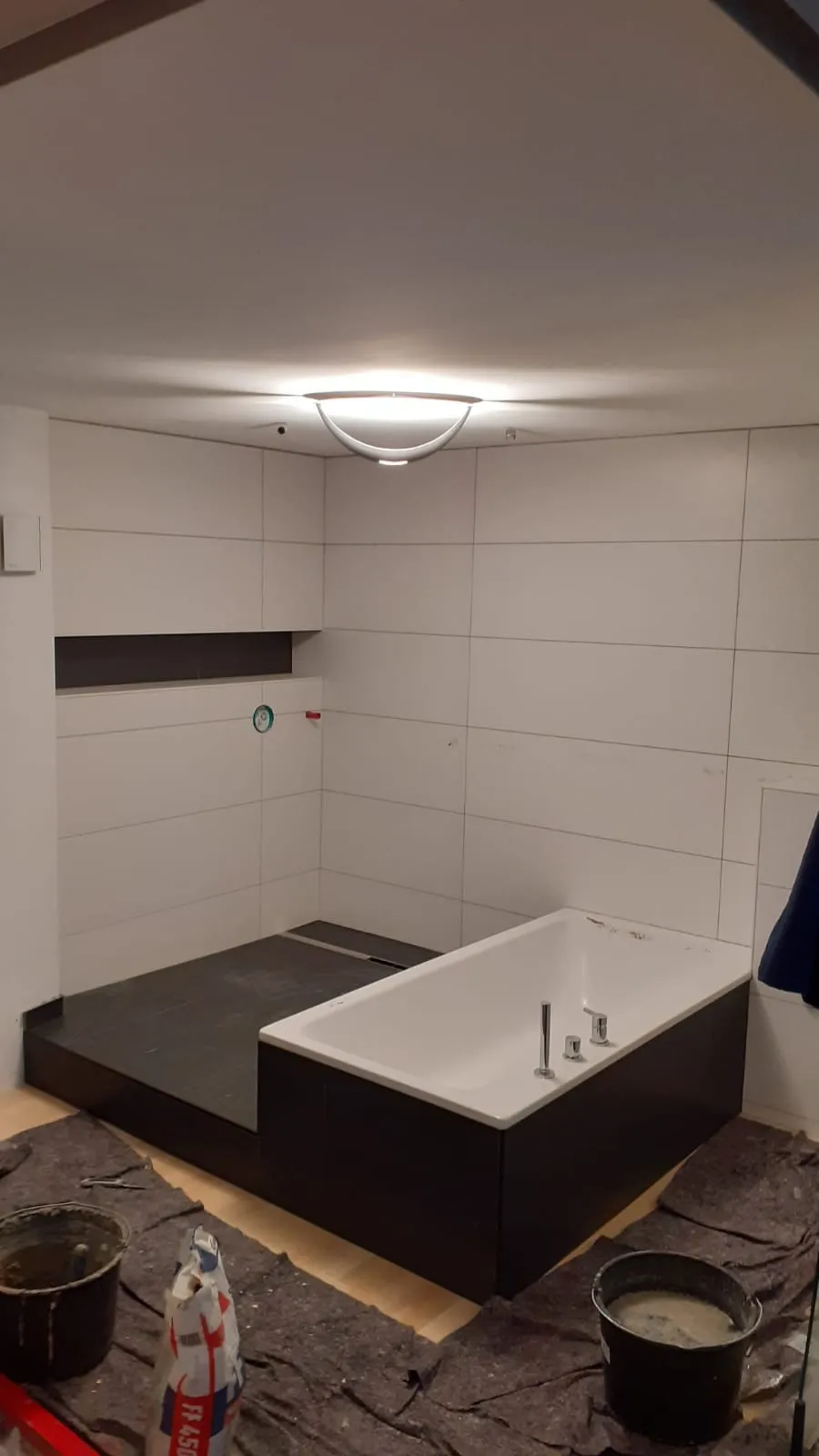 Flieseninstallation auf Holzboden