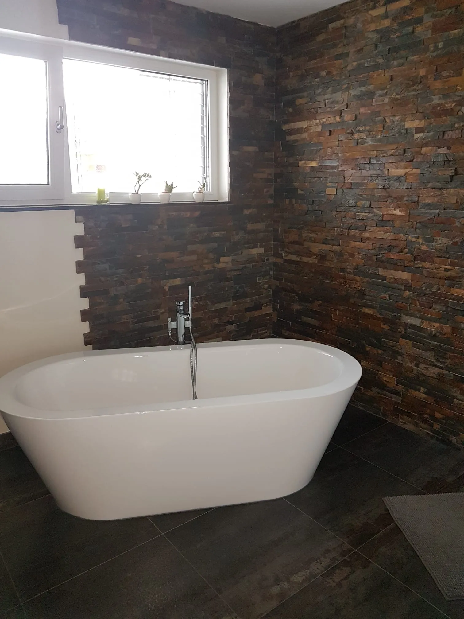 Stylisches Bad mit begehbarer Dusche - Bild 2